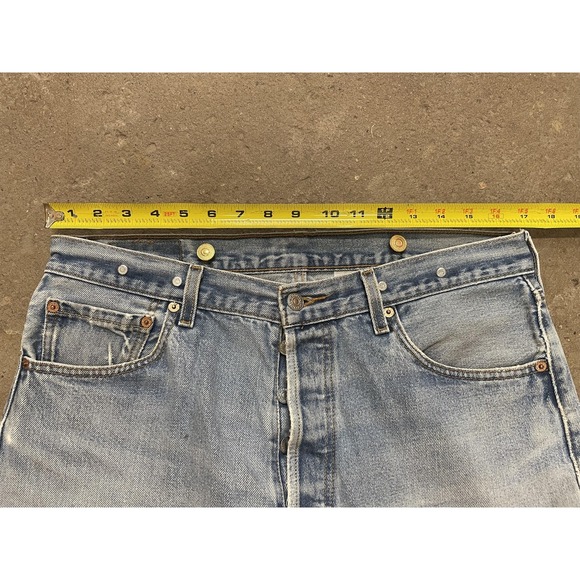 Levi's Light Wash Slim Straight Jeans - Picture 15 of 16